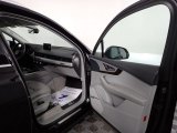 2019 Audi Q7 45 Premium Plus quattro Door Panel