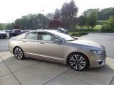 2019 Lincoln MKZ Hybrid Reserve II Front 3/4 View