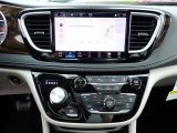 2023 Chrysler Pacifica Hybrid Limited Controls