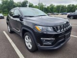 2020 Jeep Compass Latitude 4x4 Front 3/4 View