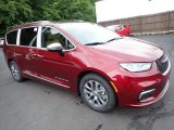 2023 Chrysler Pacifica Pinnacle Plug-In Hybrid Front 3/4 View