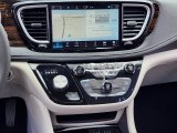 2023 Chrysler Pacifica Hybrid Limited Controls