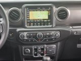 2023 Jeep Gladiator Willys 4x4 Controls