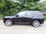 Diamond Black Crystal Pearl Jeep Grand Cherokee in 2023