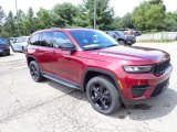 2023 Jeep Grand Cherokee Altitude 4x4 Front 3/4 View