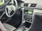 2014 Volkswagen Passat 1.8T S Controls