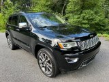 2017 Jeep Grand Cherokee Overland 4x4 Front 3/4 View