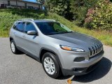 2014 Jeep Cherokee Latitude 4x4 Front 3/4 View
