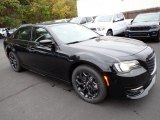 2023 Chrysler 300 Touring L AWD Front 3/4 View