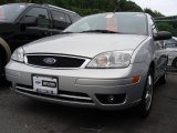 2007 CD Silver Metallic Ford Focus ZX5 SES Hatchback #14839720