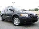 2007 Brilliant Black Crystal Pearl Chrysler Town & Country Limited #15506251