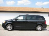2008 Brilliant Black Crystal Pearlcoat Chrysler Town & Country Touring #16841528