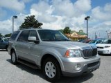 2004 Lincoln Navigator Luxury 4x4 Front 3/4 View