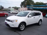 Diamond White Pearl Mitsubishi Outlander in 2007