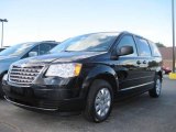 2010 Brilliant Black Crystal Pearl Chrysler Town & Country LX #19011406