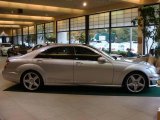 Iridium Silver Metallic Mercedes-Benz S in 2007