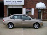 2005 Arizona Beige Metallic Ford Focus ZX4 SE Sedan #19276544