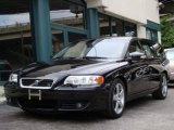 Black Sapphire Metallic Volvo V70 in 2007