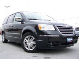 2008 Brilliant Black Crystal Pearlcoat Chrysler Town & Country Limited #20651794