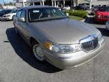 2001 Light Parchment Gold Metallic Lincoln Town Car Executive #21129511