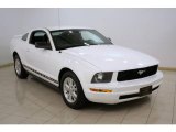 2006 Performance White Ford Mustang V6 Deluxe Coupe #21389033