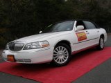 2003 Vibrant White Lincoln Town Car Signature #21454610