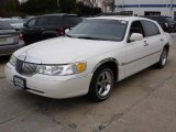 2000 Vibrant White Lincoln Town Car Signature #21507190