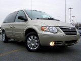 2007 Linen Gold Metallic Chrysler Town & Country Limited #22137255