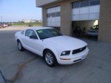 2008 Performance White Ford Mustang V6 Deluxe Coupe #23351900