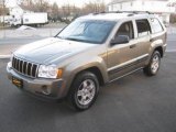 2005 Light Khaki Metallic Jeep Grand Cherokee Laredo 4x4 #25793074