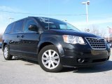 2008 Brilliant Black Crystal Pearlcoat Chrysler Town & Country Touring #26549020