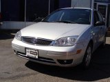 2007 CD Silver Metallic Ford Focus ZX5 SES Hatchback #27544439