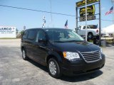 2008 Brilliant Black Crystal Pearlcoat Chrysler Town & Country LX #28092608