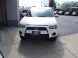 2010 Diamond White Pearl Mitsubishi Outlander ES #28092627