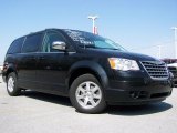 2008 Brilliant Black Crystal Pearlcoat Chrysler Town & Country Touring #28143352
