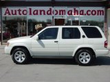 2002 Glacier White Pearl Nissan Pathfinder LE 4x4 #28364463