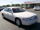2007 Vibrant White Lincoln Town Car Signature #28659570