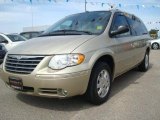 2006 Linen Gold Metallic Chrysler Town & Country Limited #28874600