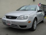 2005 Liquid Grey Metallic Ford Focus ZX4 SE Sedan #29762957