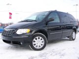 2006 Brilliant Black Chrysler Town & Country Limited #2974363
