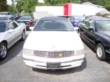 1996 White Cadillac DeVille Sedan #30432488