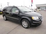 2009 Brilliant Black Crystal Pearl Chrysler Town & Country Limited #30817015