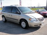 2007 Linen Gold Metallic Chrysler Town & Country  #30816605