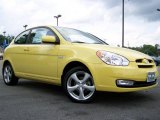 2010 Mellow Yellow Hyundai Accent SE 3 Door #30894192