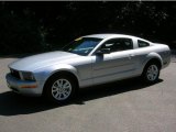 2008 Brilliant Silver Metallic Ford Mustang V6 Deluxe Coupe #32269132