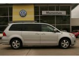 2009 Mercury Sliver Metallic Volkswagen Routan SEL #3228506