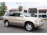 2005 Sonora Gold Pearl Toyota Highlander Limited #32681700