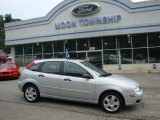 2007 CD Silver Metallic Ford Focus ZX5 SES Hatchback #32856010