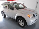 2005 Nissan Pathfinder SE