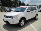 Diamond White Pearl Mitsubishi Outlander in 2007